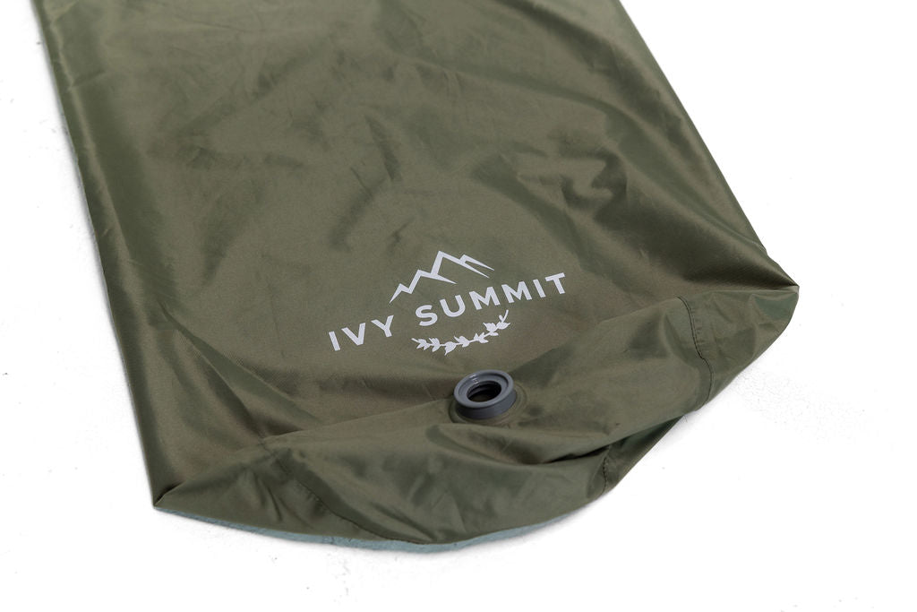 Carry bag for Summit bed including a valve for infalting bed.